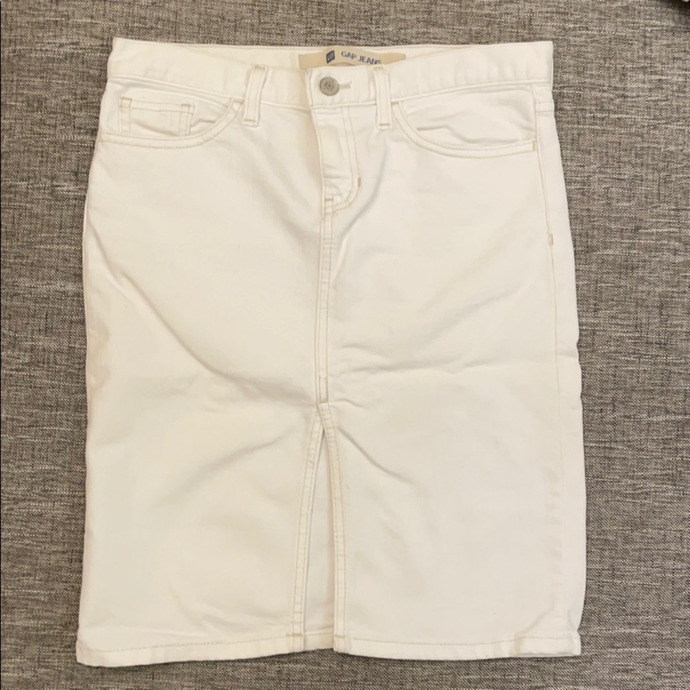 Low-rise knee length white denim Gap skirt